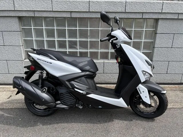 グリファス